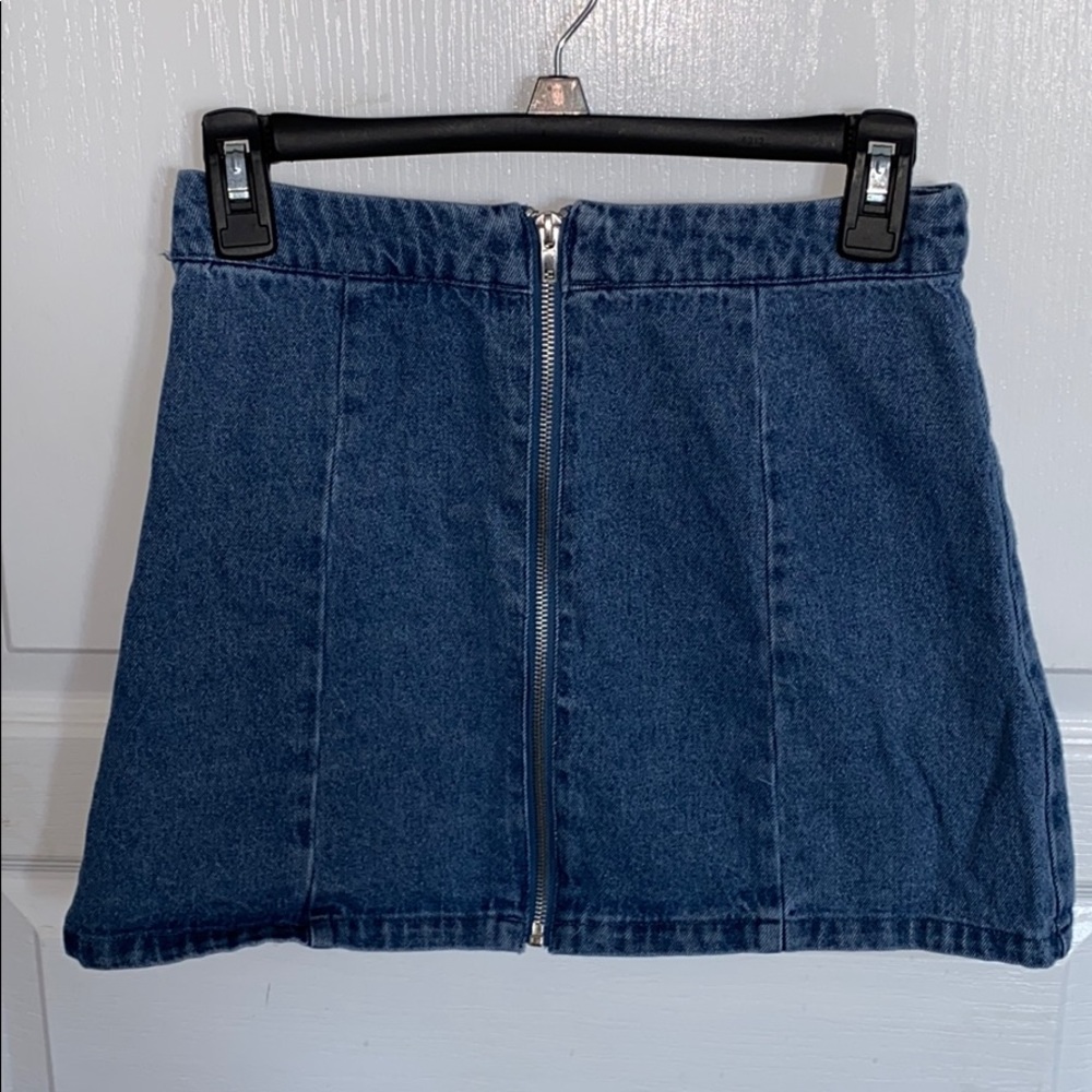 Short jean skirt